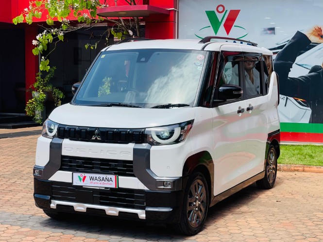MITSUBISHI DELICA MINI HYBRID  T PREMIUM 